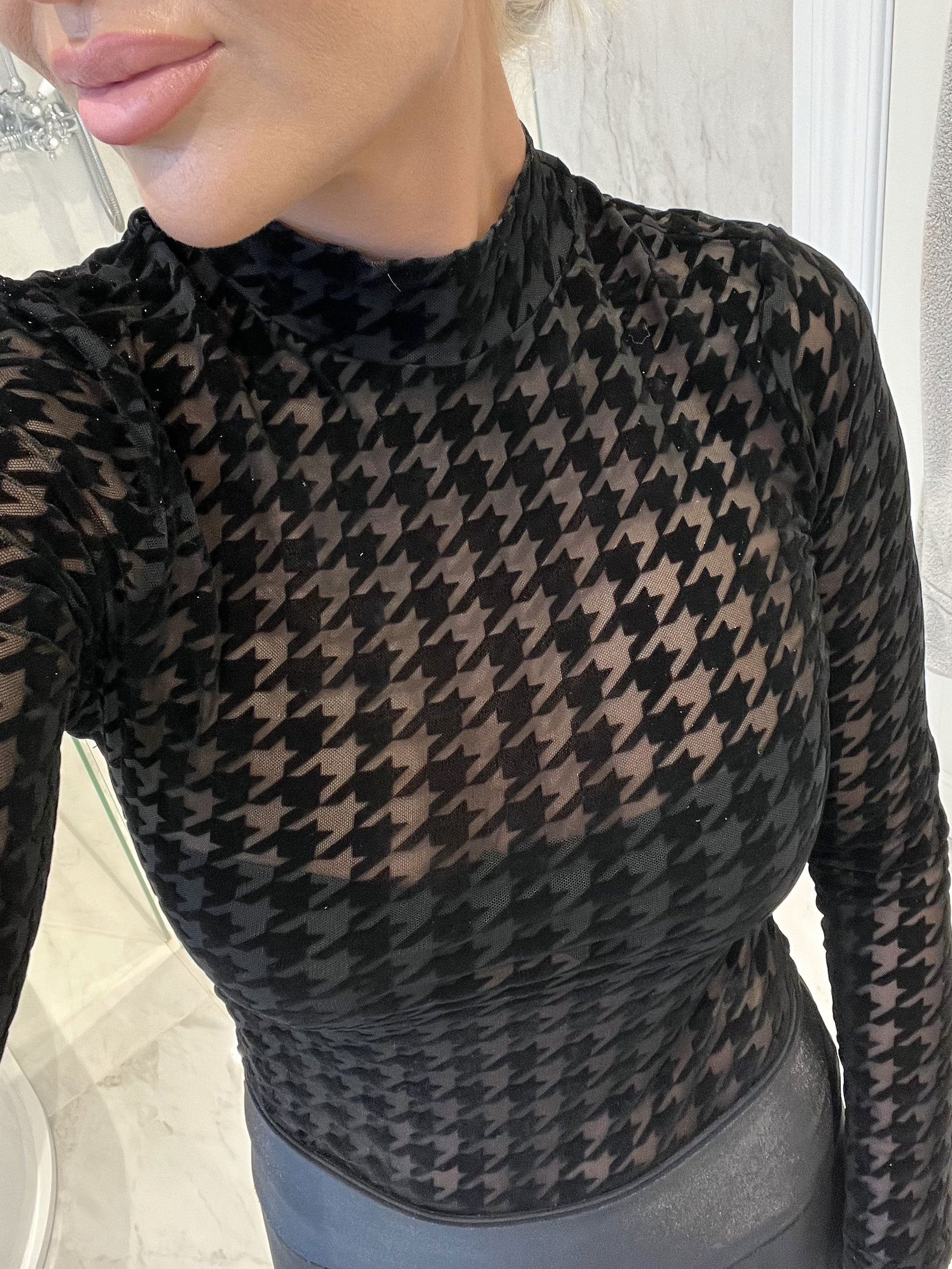 Liva - Mjuk mesh topp med hundtandsmönster